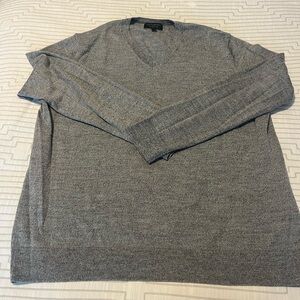 Banana Republic Men's Heather Gray V-Neck Sweater